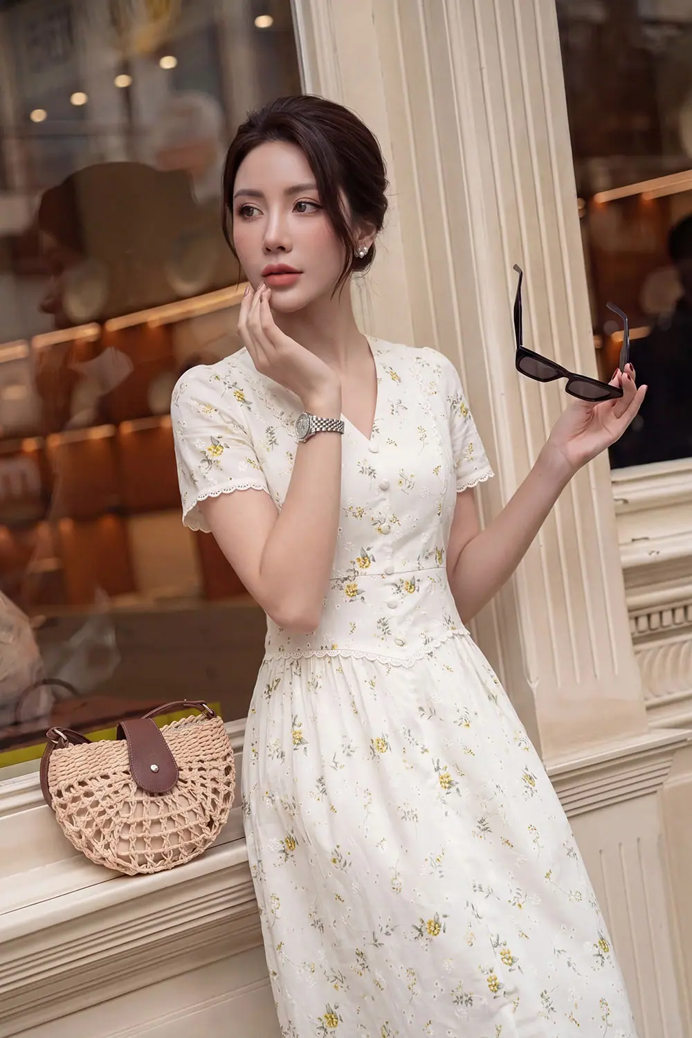 Đầm hoa thiết kế dáng xòe cổ V
