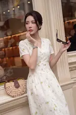 Đầm hoa thiết kế dáng xòe cổ V