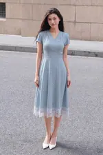 Đầm xòe chấm bi cổ đắp chéo phối ren