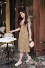 Đầm chấm bi dáng xòe cổ V viền ren