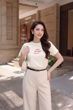 Áo thun cotton cổ tròn thêu chữ