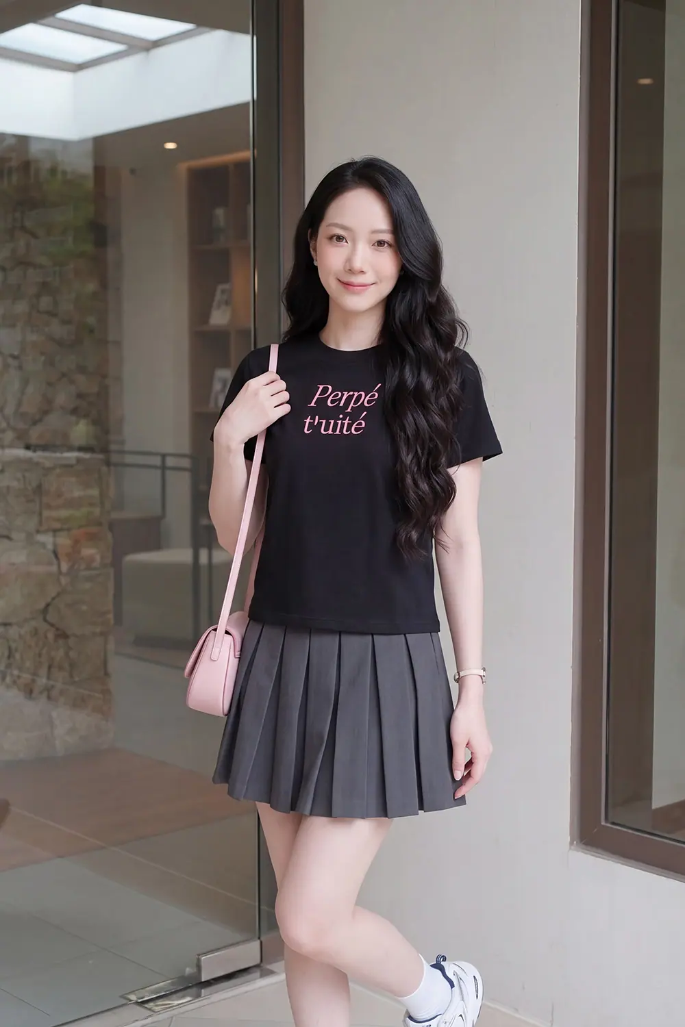 Áo thun cotton màu đen in chữ cổ tròn