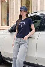 Áo thun cotton màu xanh thêu chữ