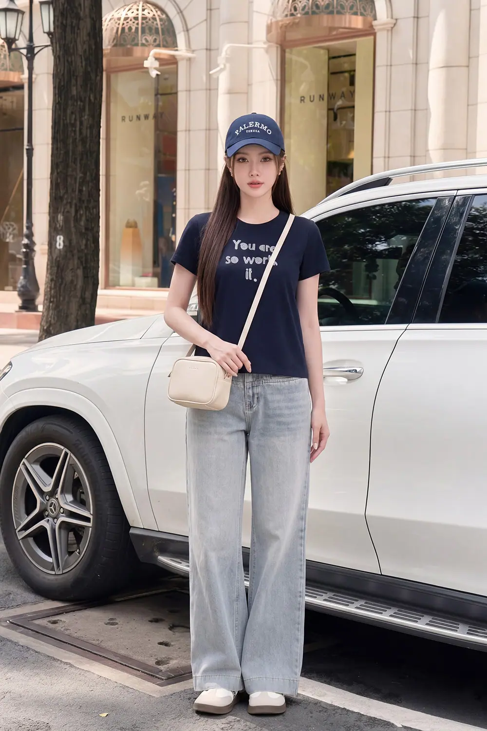 Áo thun cotton màu xanh thêu chữ