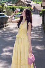 Áo vàng xô thêu sát nách phối bèo