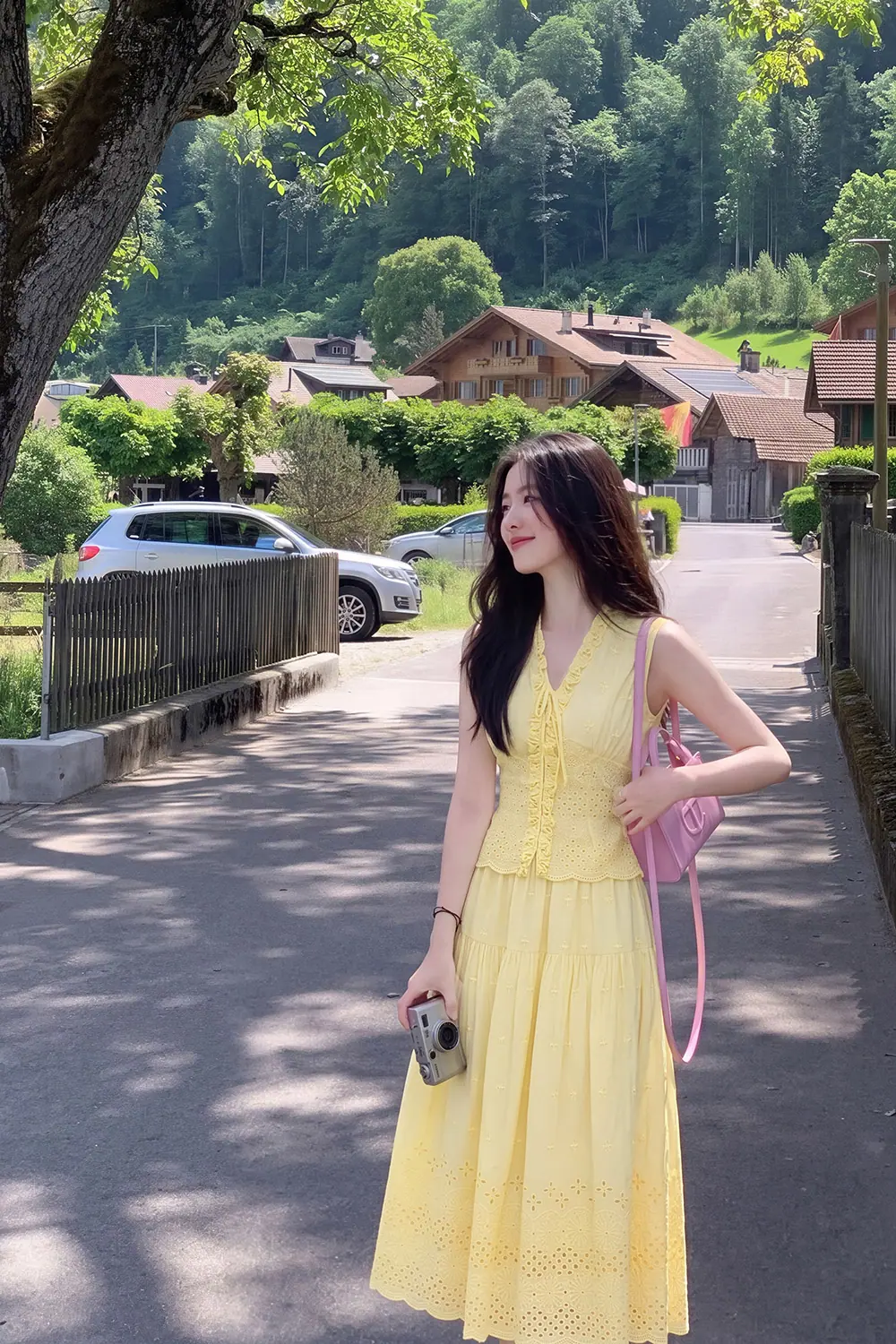 Áo vàng xô thêu sát nách phối bèo