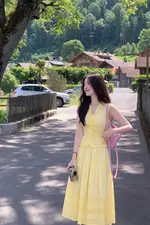 Áo vàng xô thêu sát nách phối bèo
