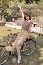 Áo thun sọc ngang cổ sơ mi