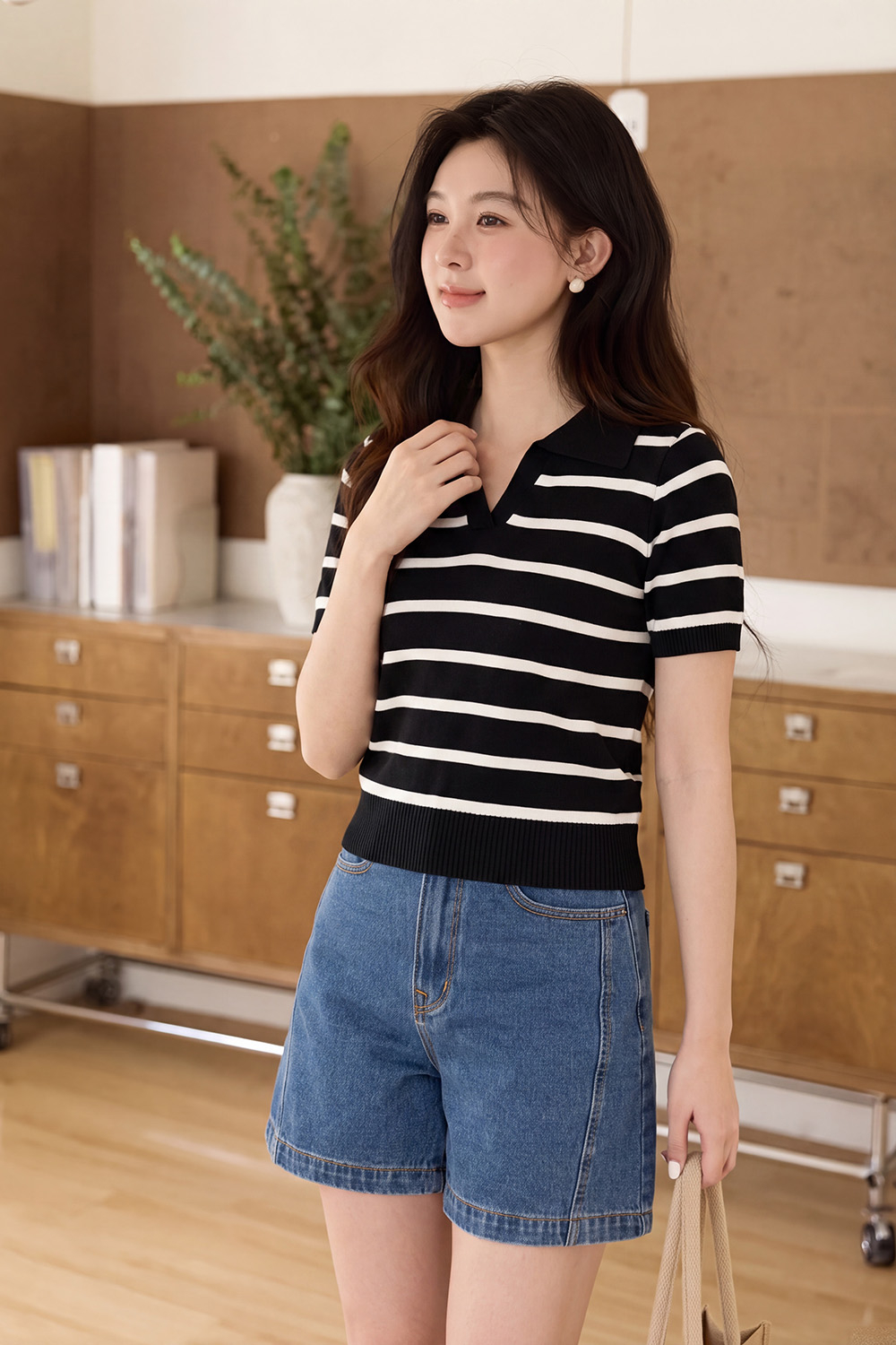 Áo len dệt kim cổ polo đen sọc trắng