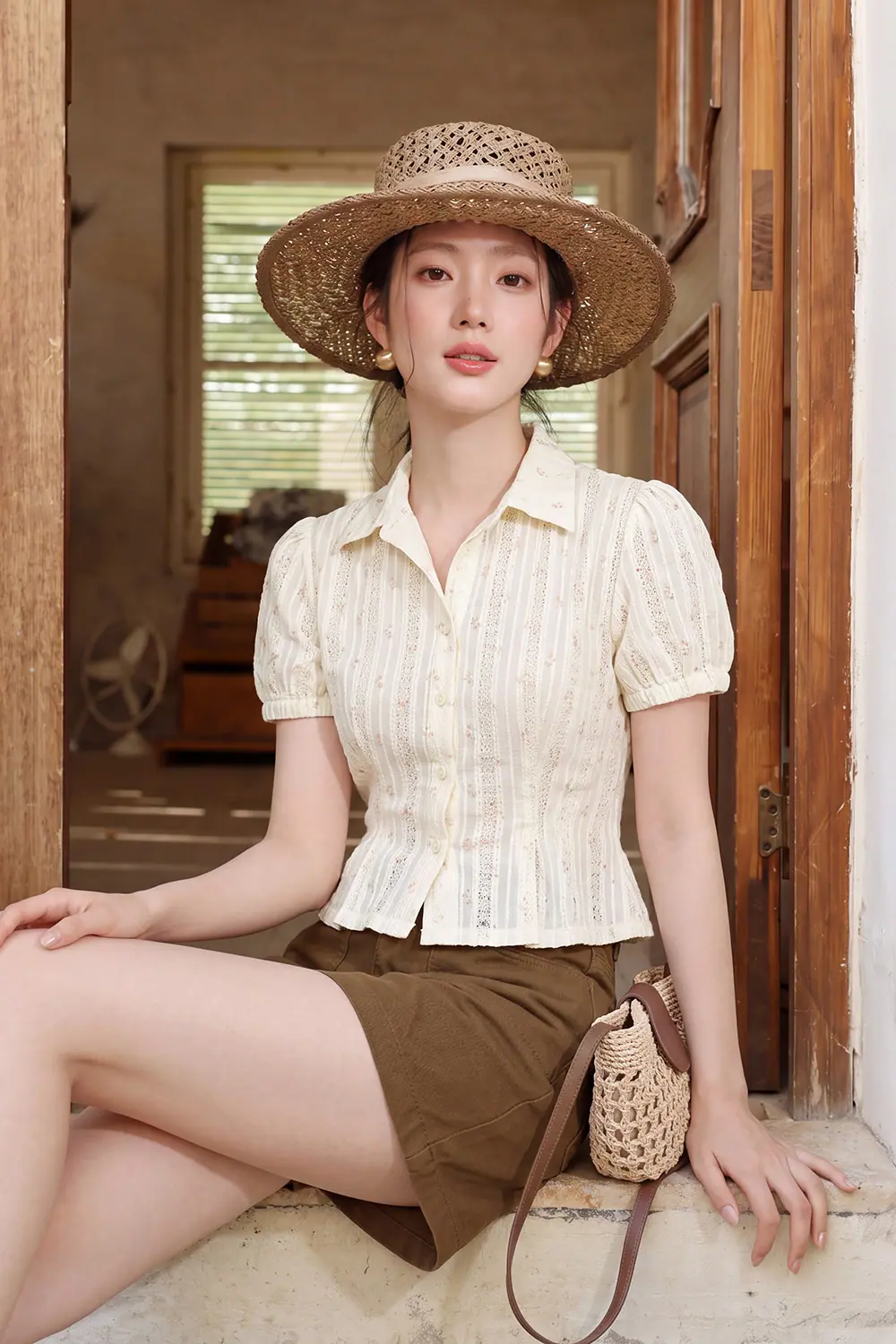 Áo kiểu xô thêu hoa cổ sơ mi