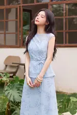 Áo kiểu tơ gân thêu nổi màu xanh đính hoa