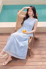 Chân váy xanh tơ gân thêu nổi dáng xòe dài