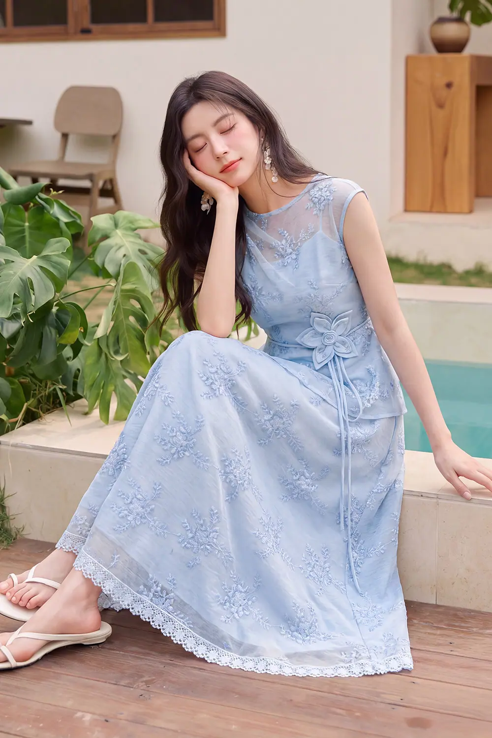 Chân váy xanh tơ gân thêu nổi dáng xòe dài