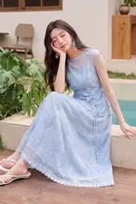 Chân váy xanh tơ gân thêu nổi dáng xòe dài