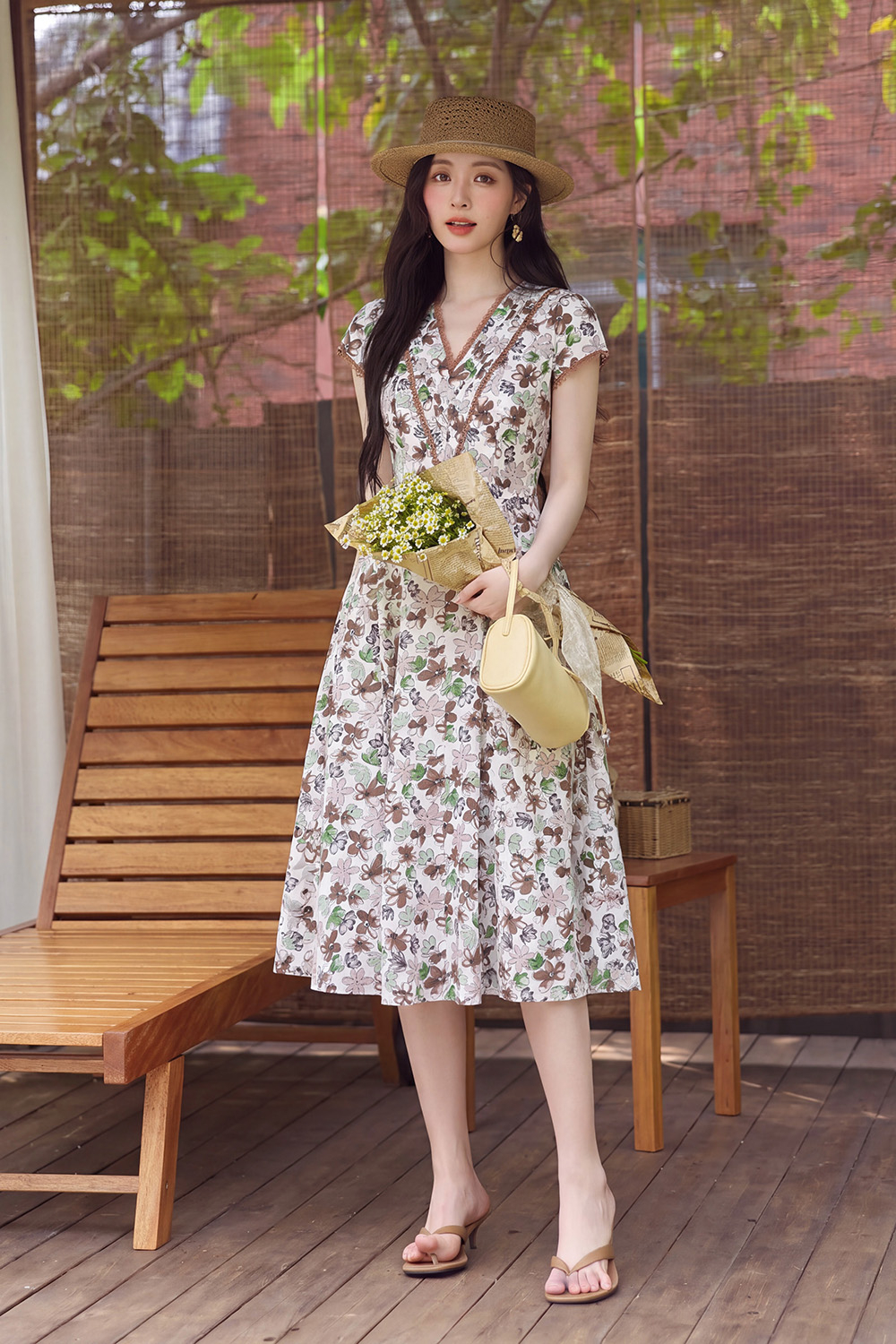 Đầm linen hoa nhí cổ V phối ren