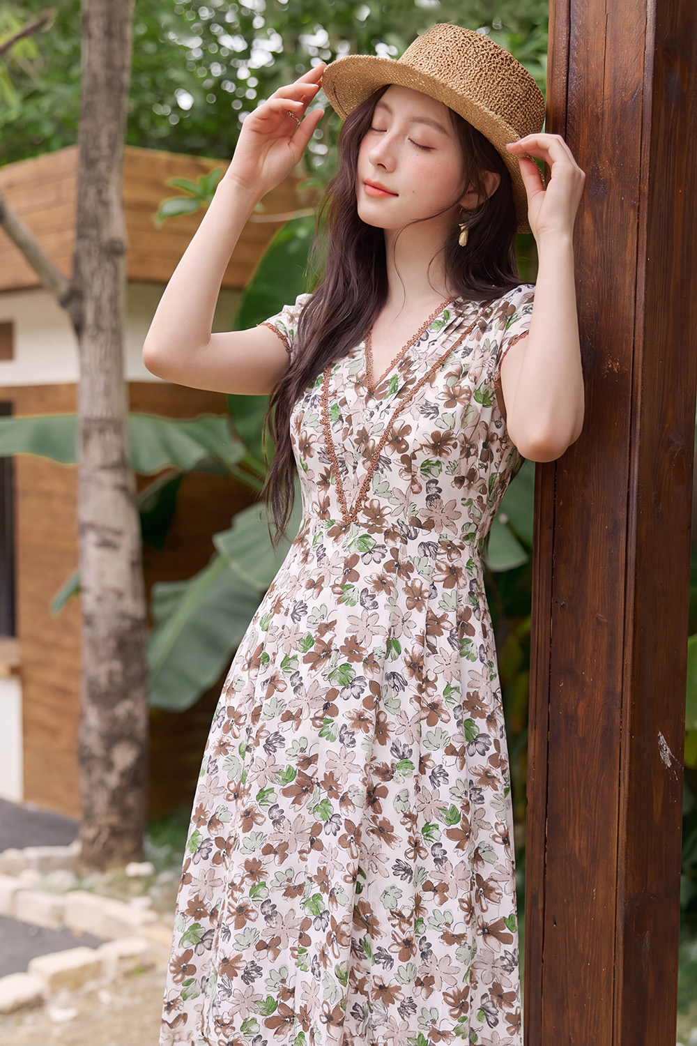 Đầm linen hoa nhí cổ V phối ren