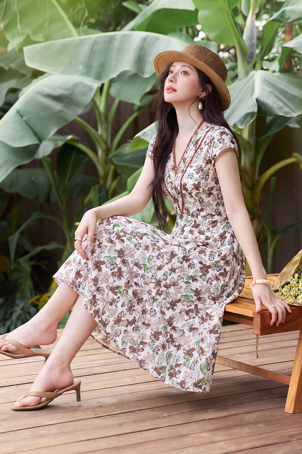 Đầm linen hoa nhí cổ V phối ren