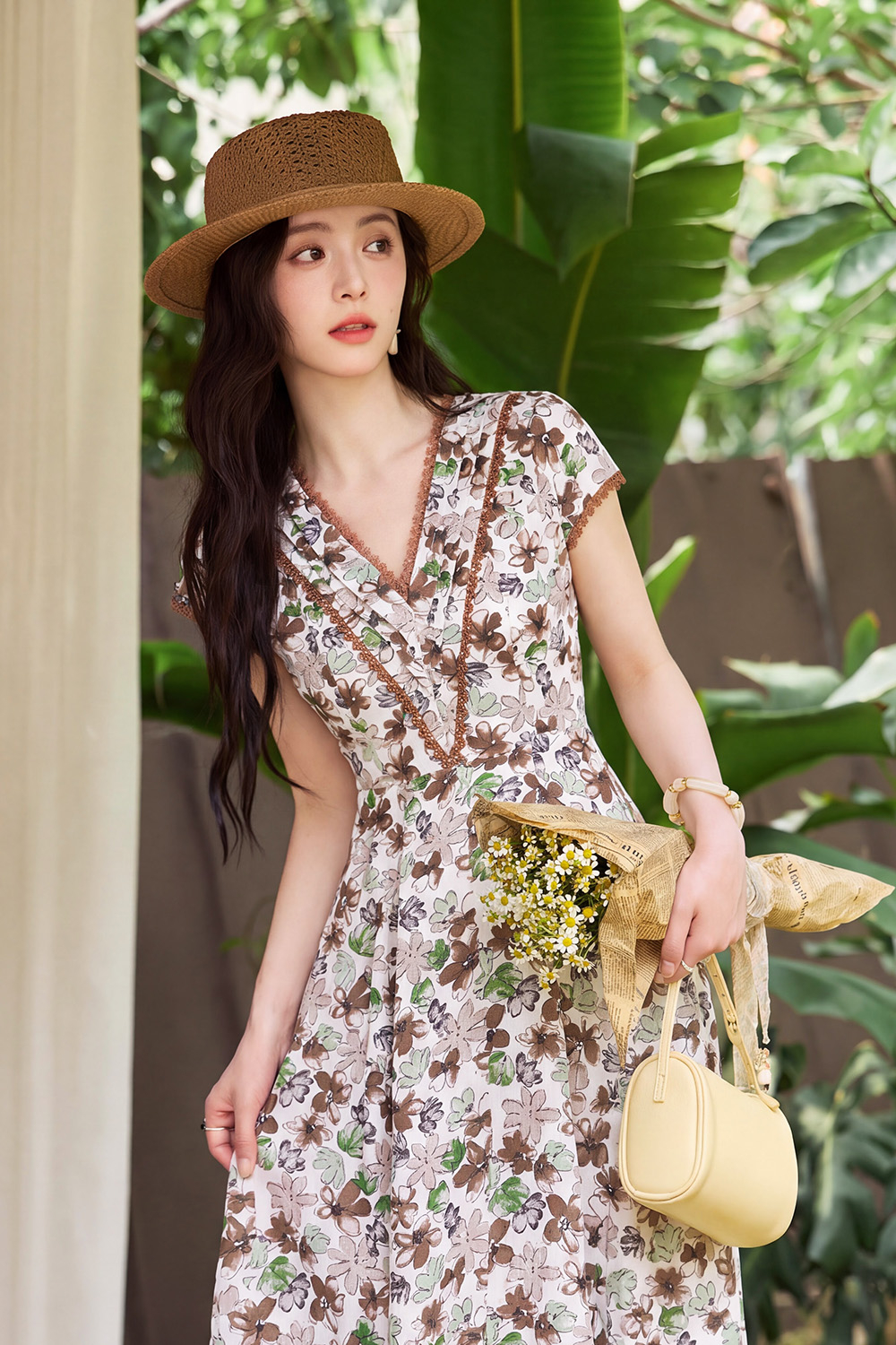 Đầm linen hoa nhí cổ V phối ren