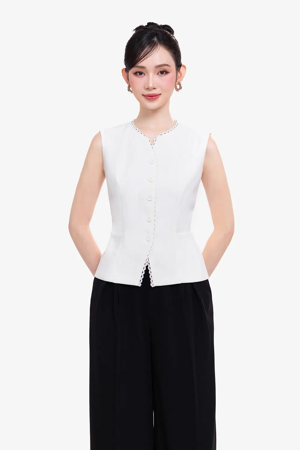 Áo gile nữ màu trắng viền ren