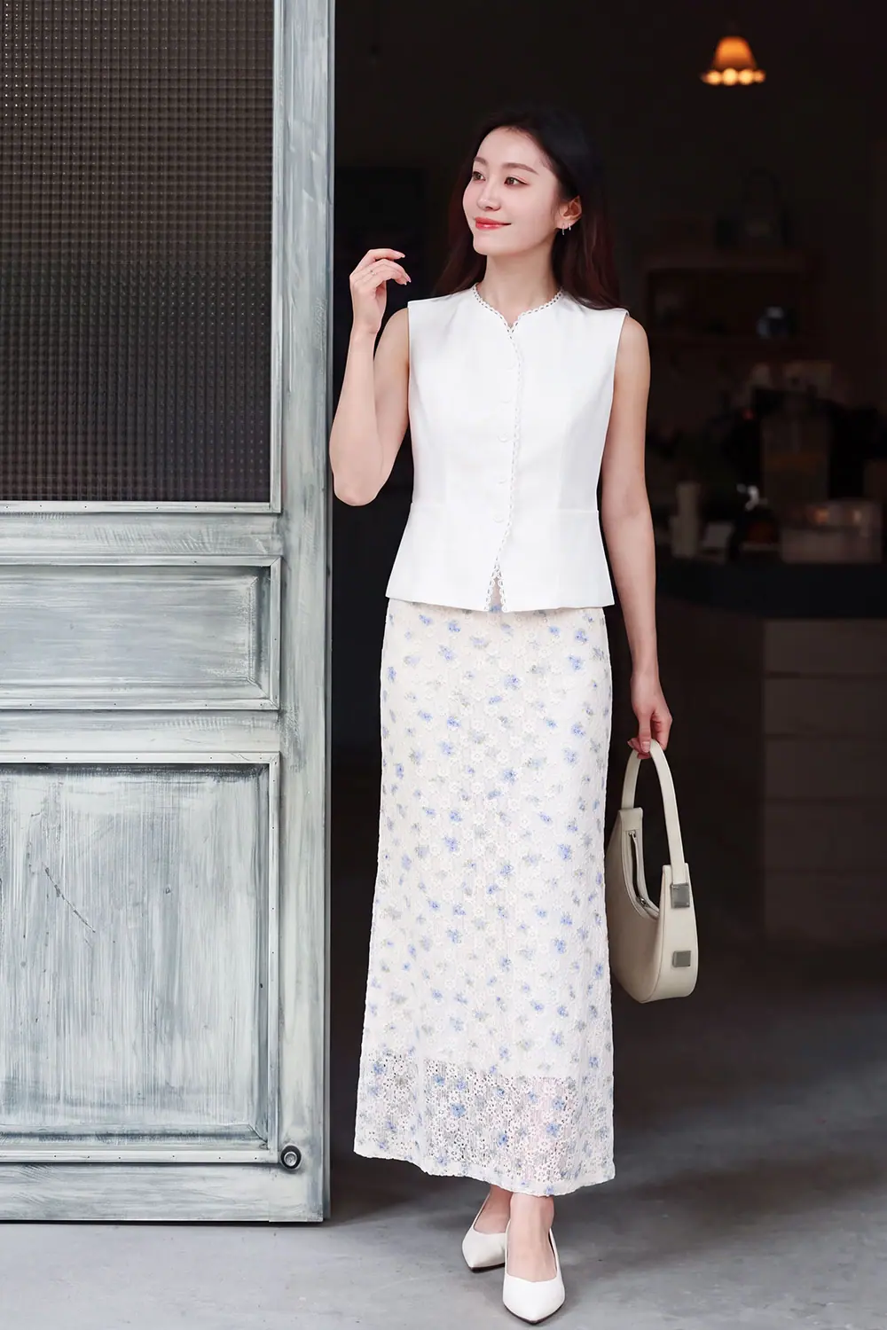 Áo gile nữ màu trắng viền ren