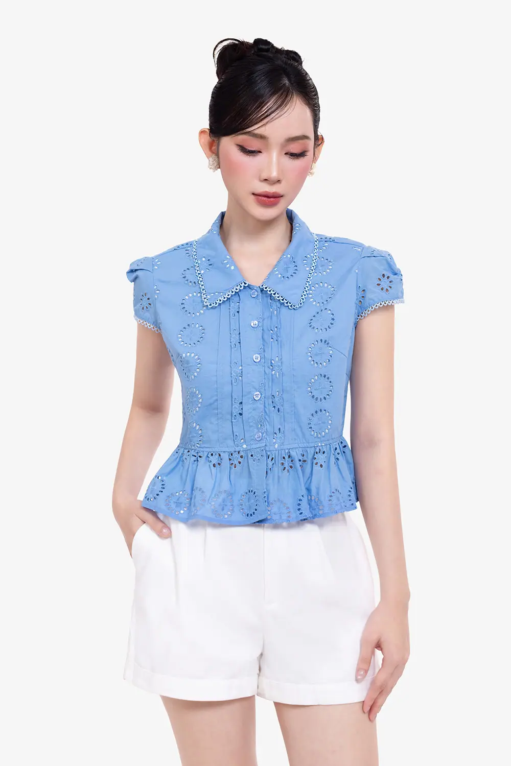 Áo kiểu peplum xô thêu cổ sơ mi viền ren