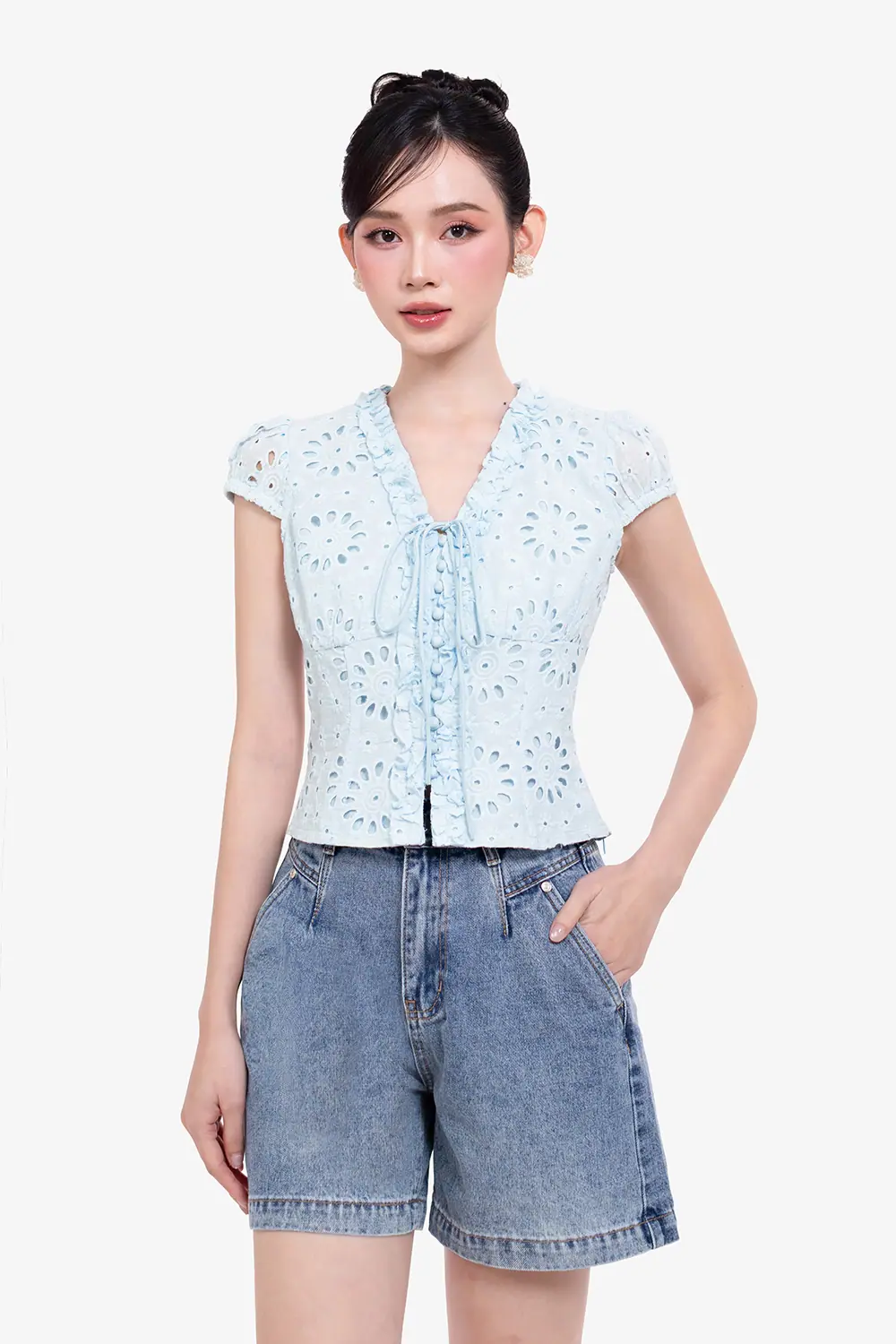 Áo kiểu xô thêu màu xanh phối thắt nơ