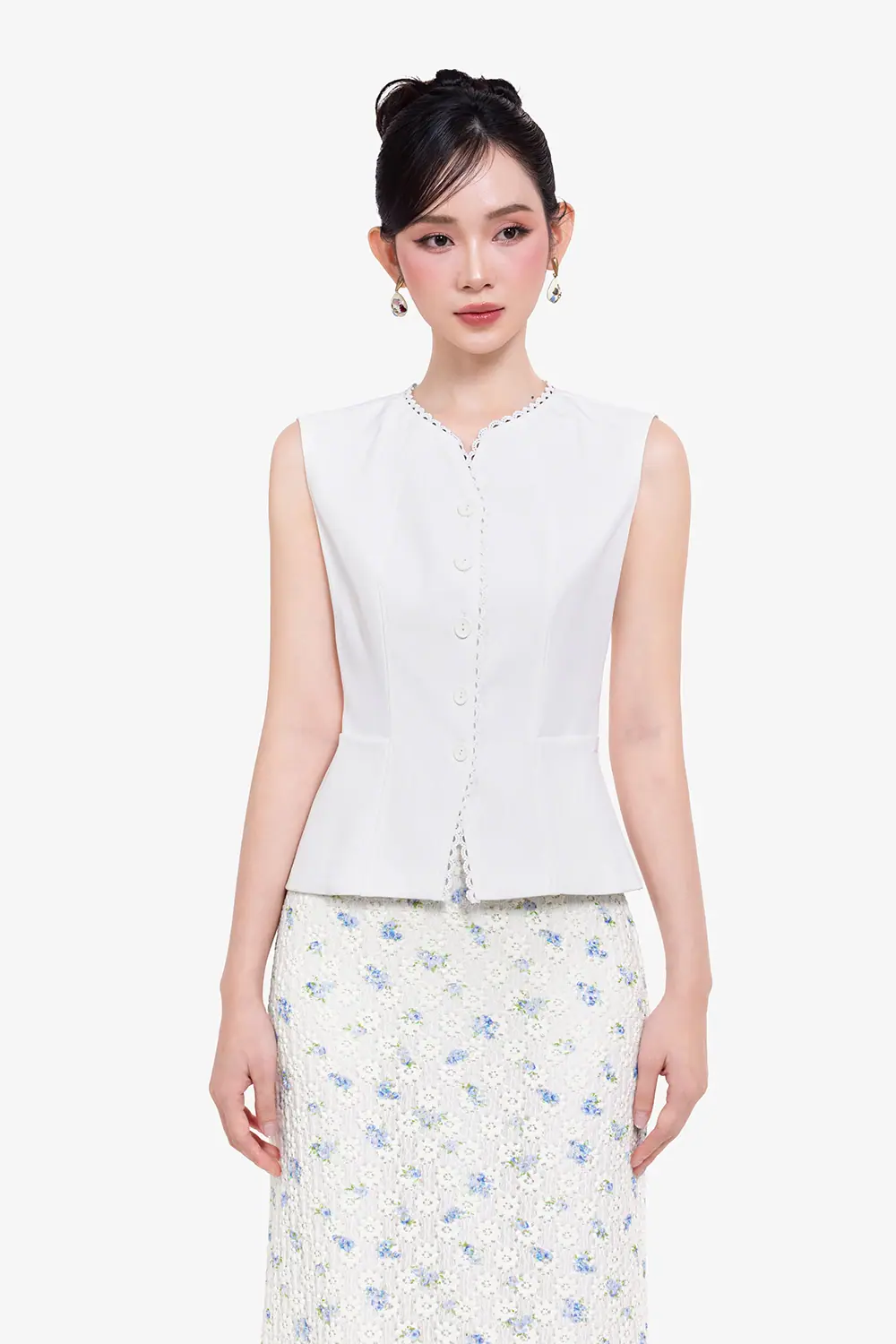 Chân váy dài màu trắng hoa nhí