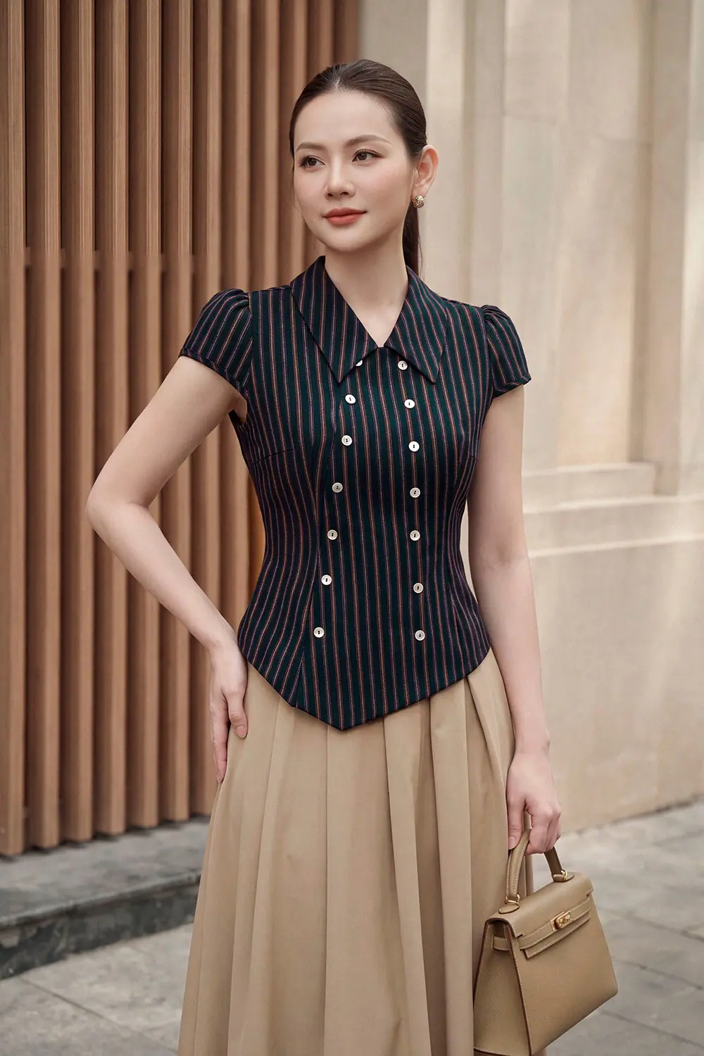 Áo kiểu nữ kẻ sọc phối nút