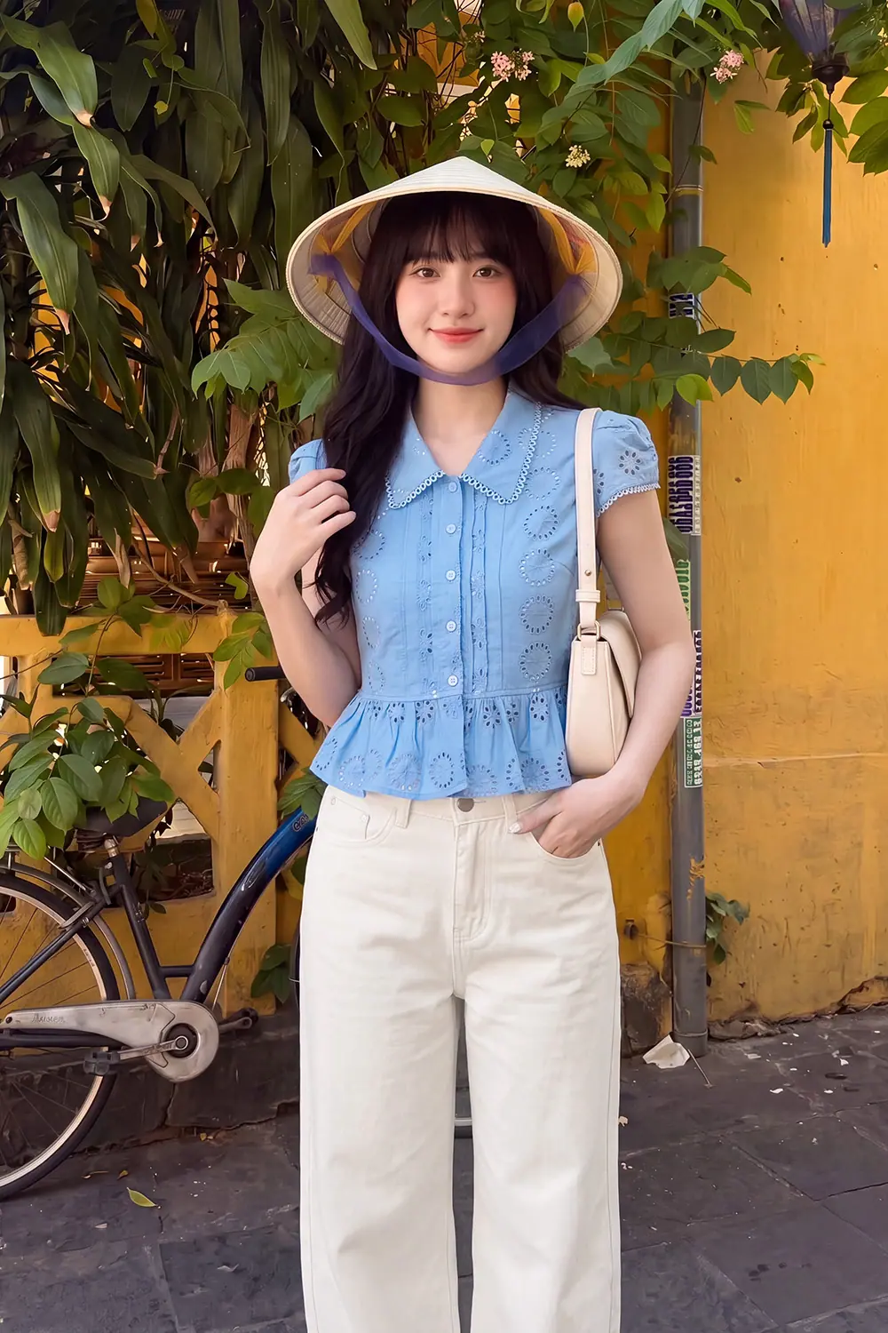 Áo kiểu peplum xô thêu cổ sơ mi viền ren