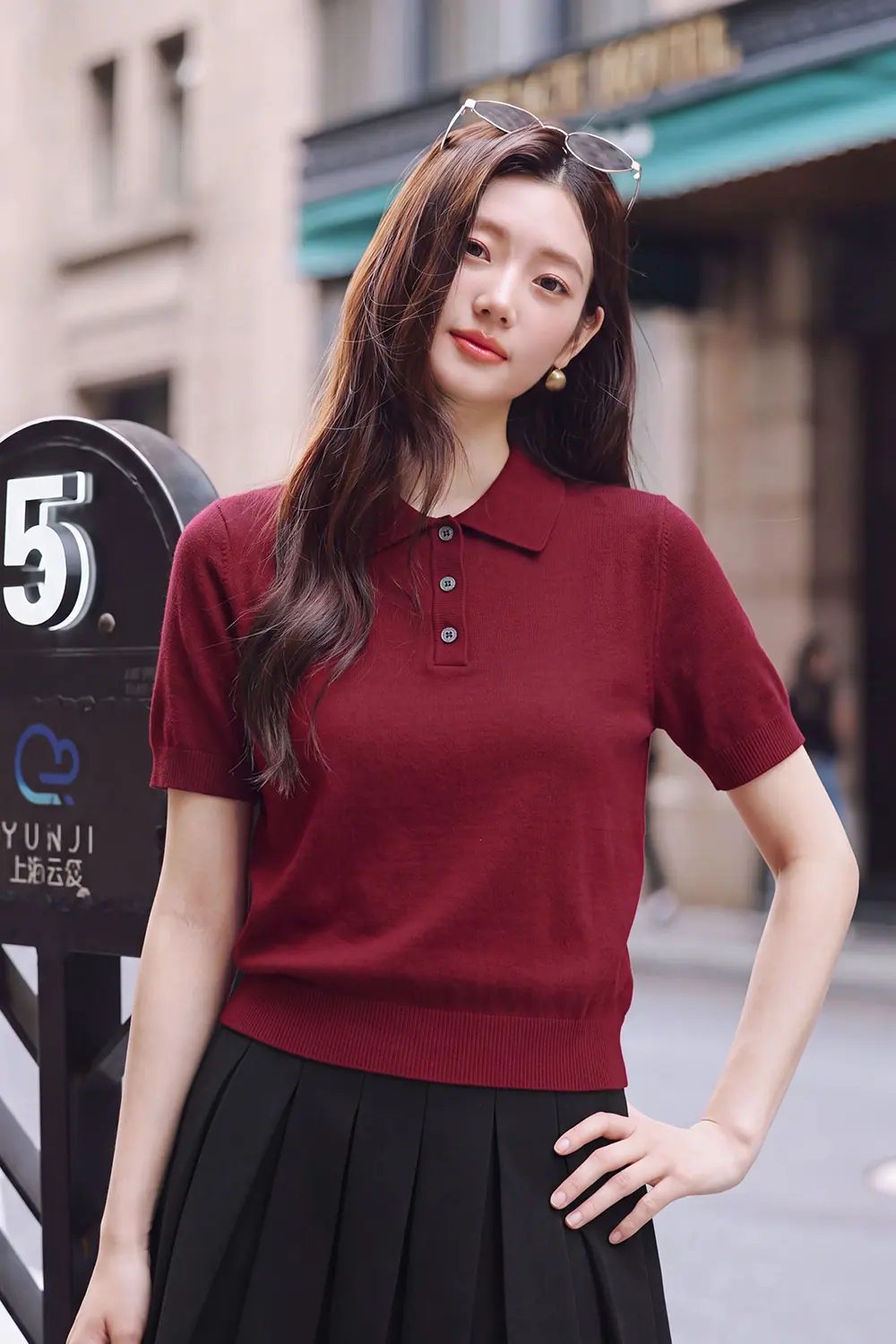 Áo len dệt kim cổ polo màu đỏ