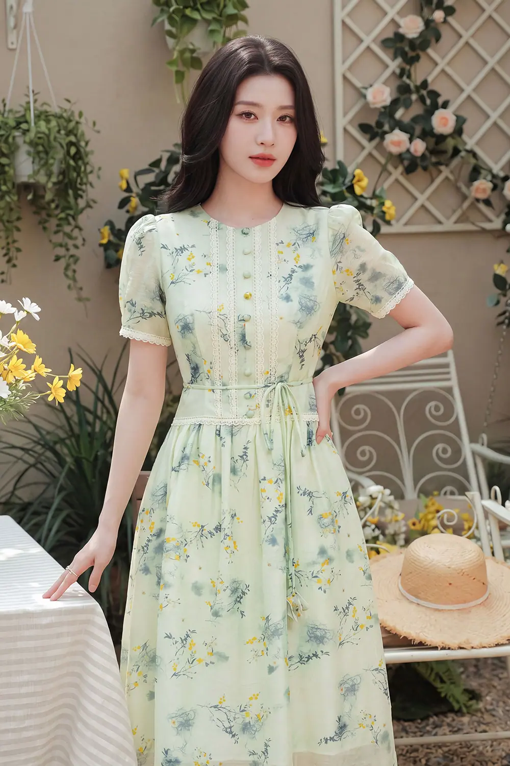 Đầm xòe hoa nhí phối ren nhấn nơ eo