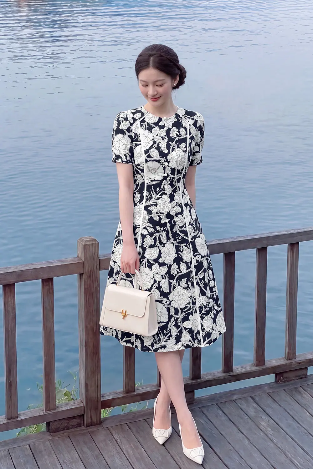 Đầm hoa dáng xòe chữ A viền trắng