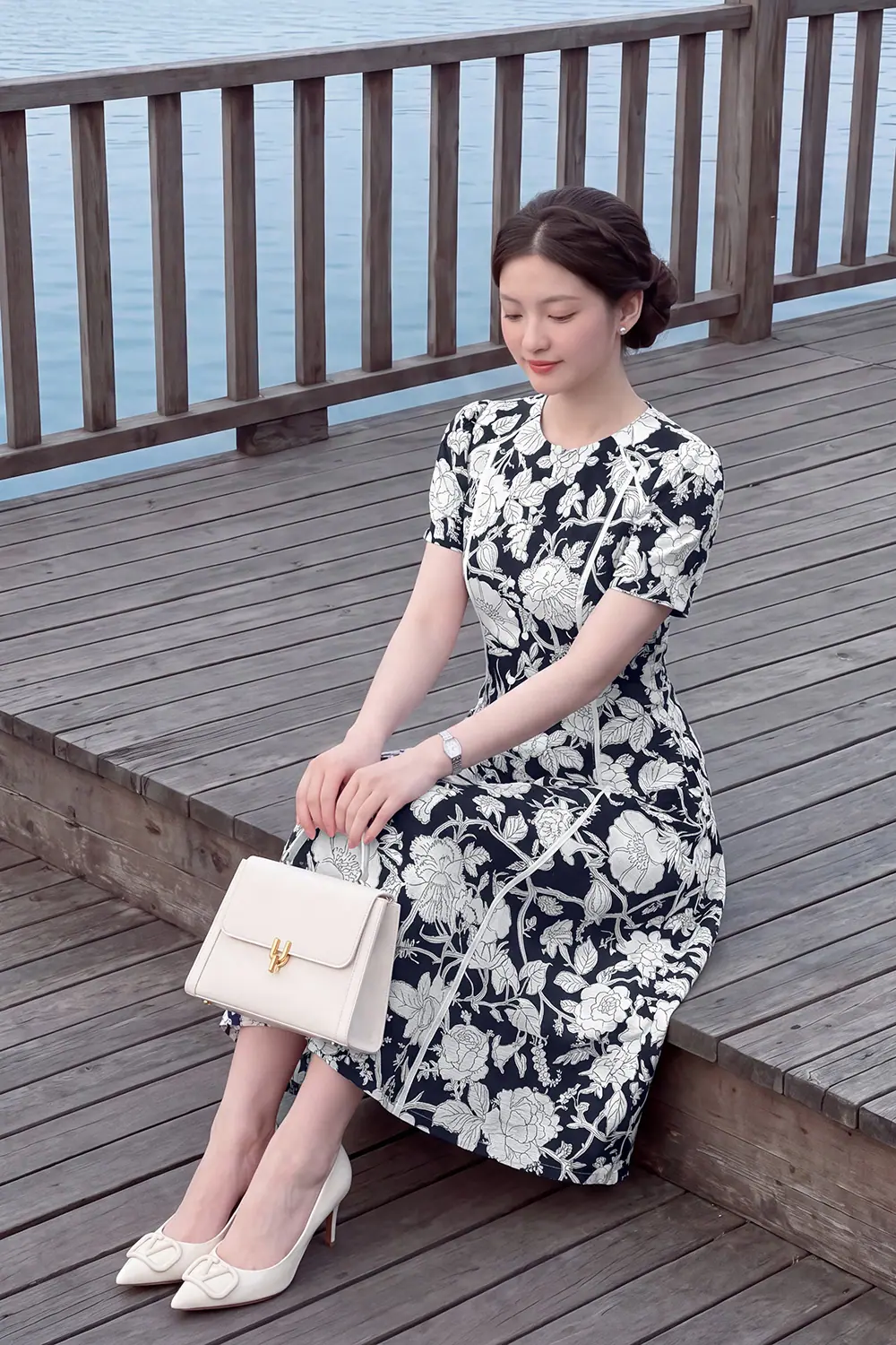 Đầm hoa dáng xòe chữ A viền trắng