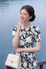 Đầm hoa dáng xòe chữ A viền trắng