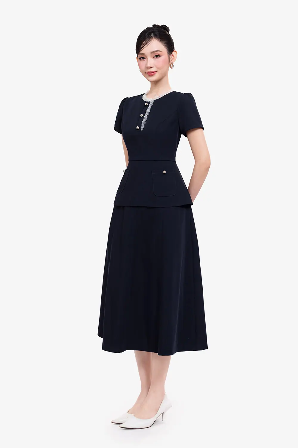 Áo peplum công sở cổ ren phối nút