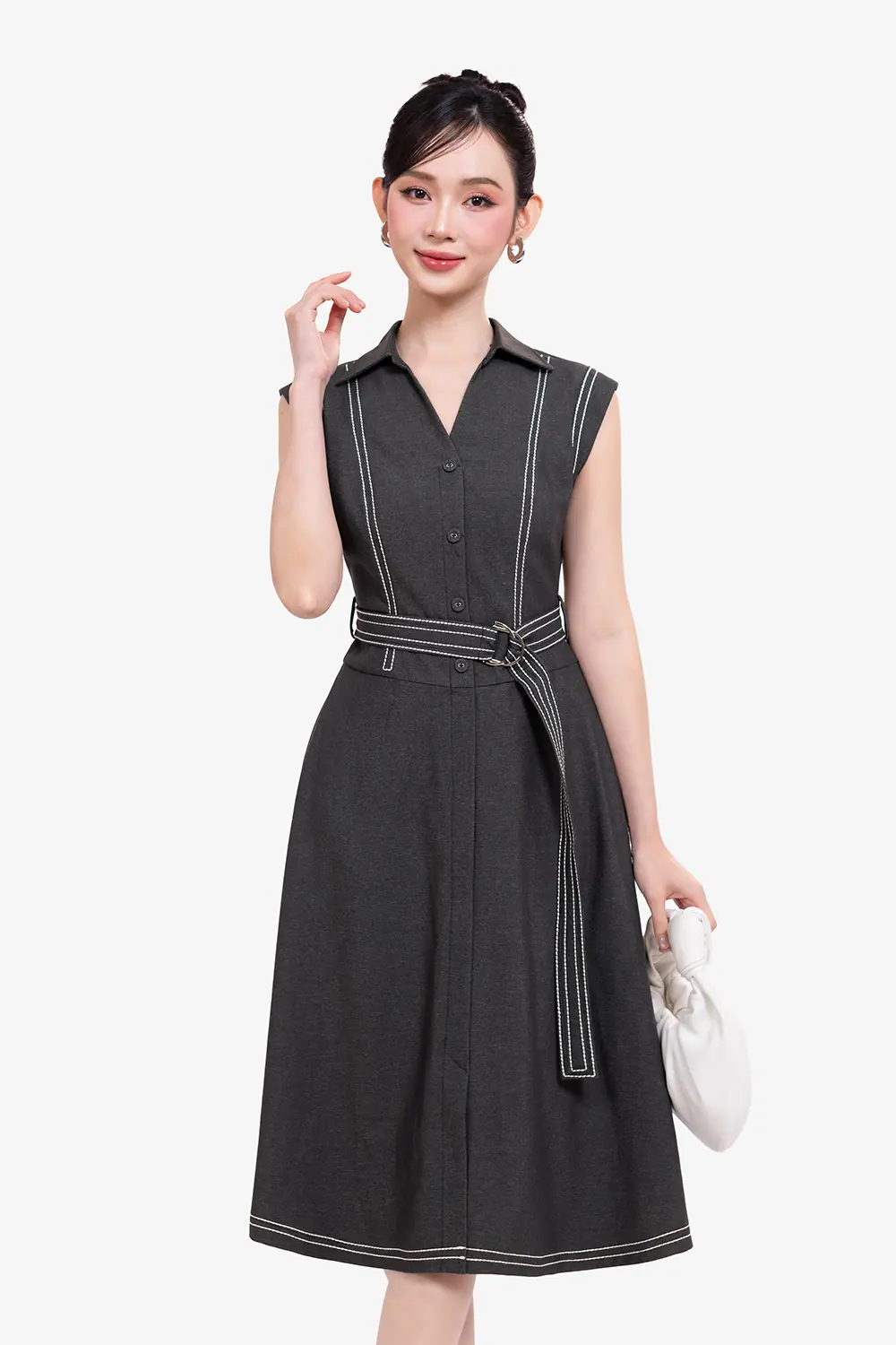Đầm jean dáng xòe viền trắng kèm thắt lưng