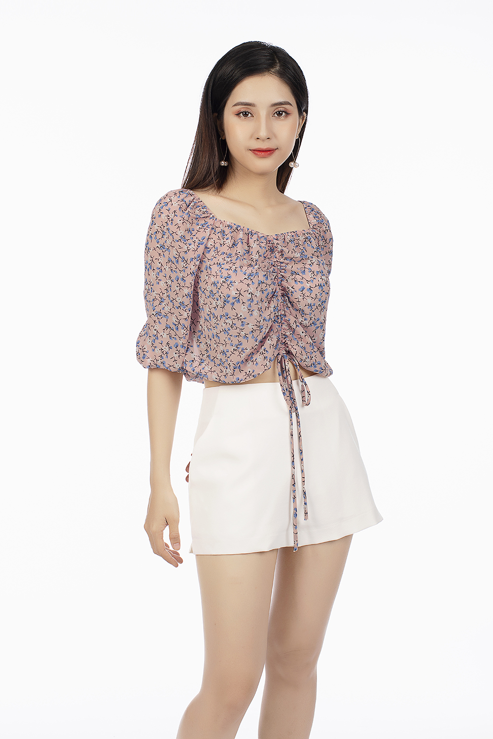 Quần short màu trắng 