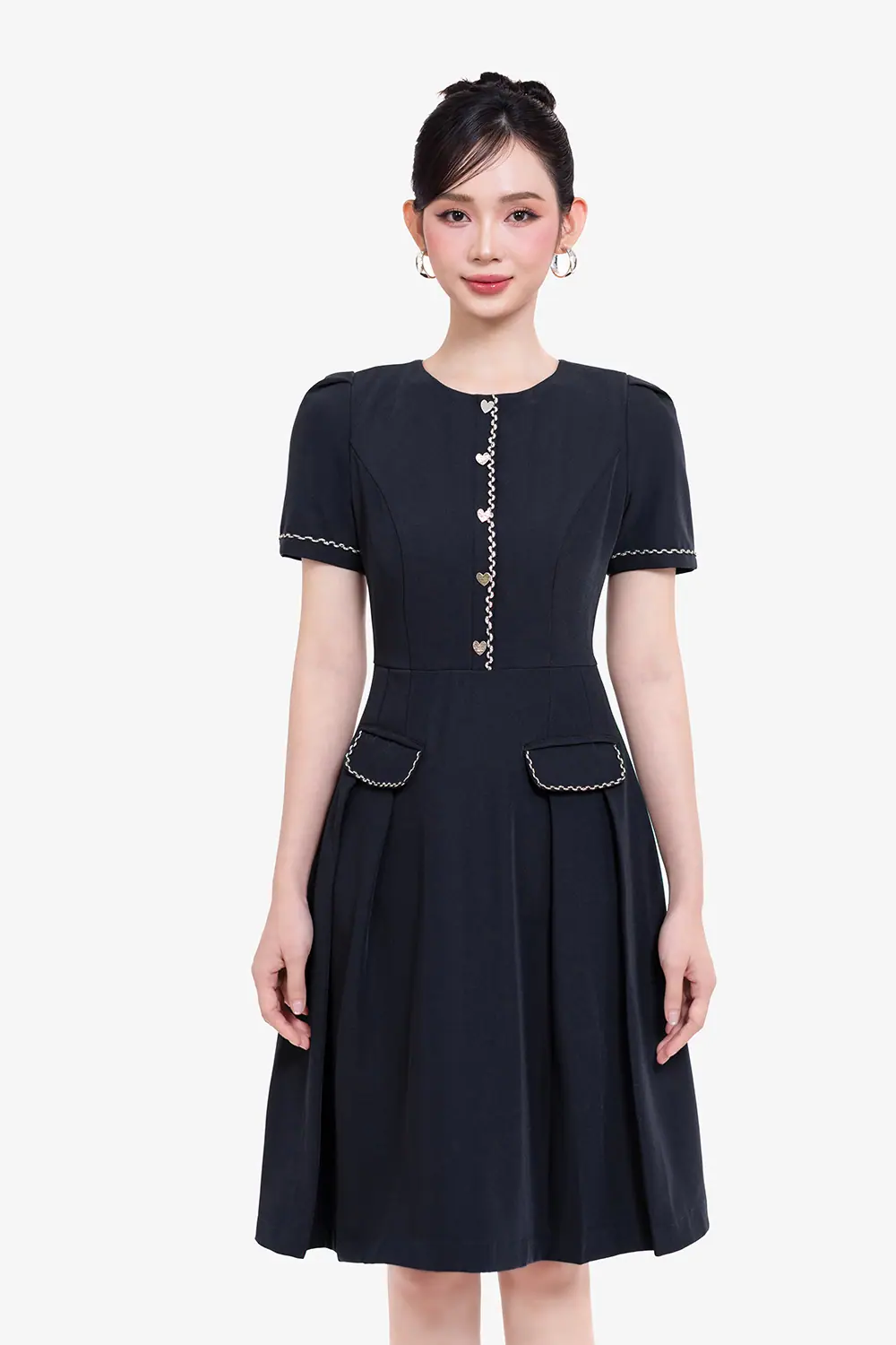 Đầm xòe công sở cổ tròn phối nút viền ren