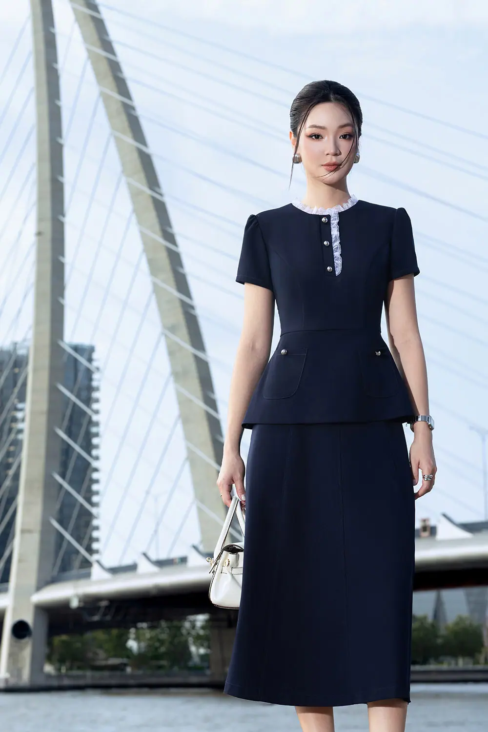Áo peplum công sở cổ ren phối nút