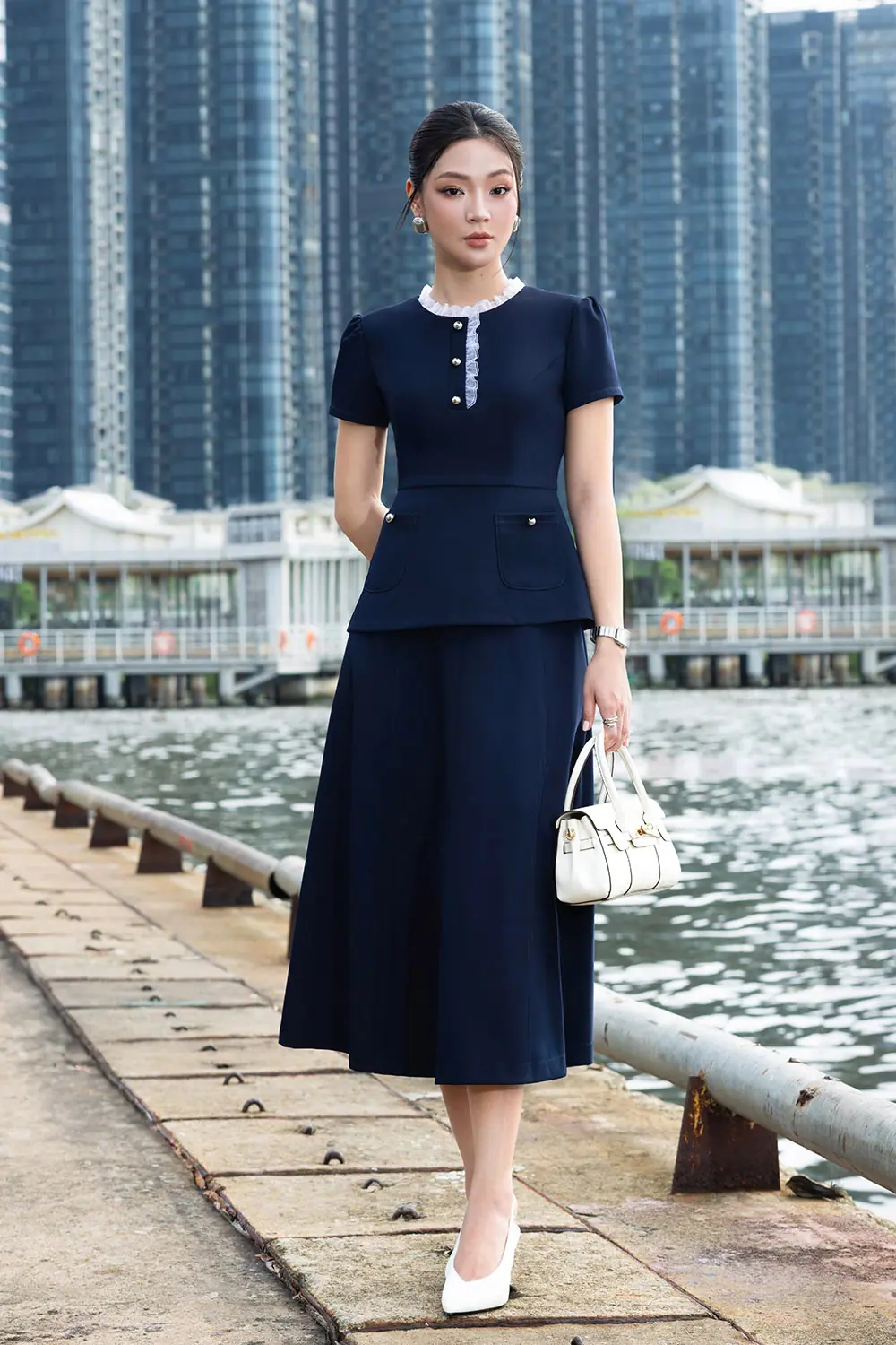 Áo peplum công sở cổ ren phối nút