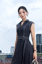 Đầm jean dáng xòe viền trắng kèm thắt lưng
