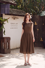Đầm xòe nâu cổ thuyền đính hoa