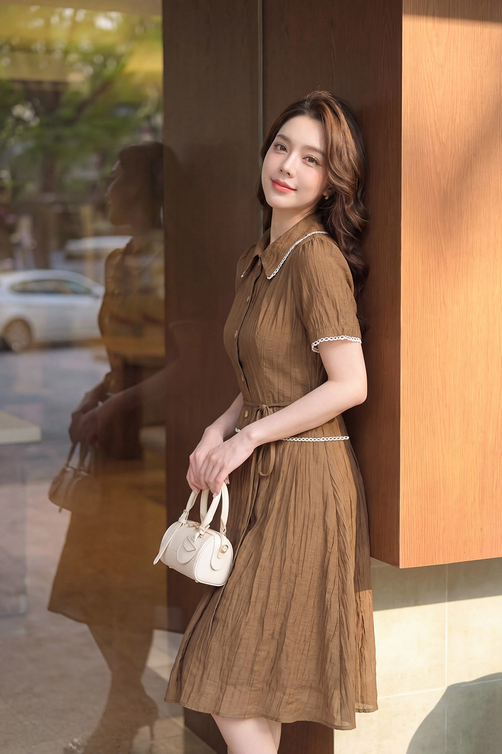 Đầm nâu tơ cổ sen viền ren dáng xòe