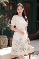 Đầm trắng xô thêu hoa dáng xòe tay phồng