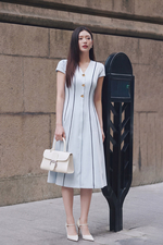 Đầm xòe chữ A màu xanh viền đen đính nút