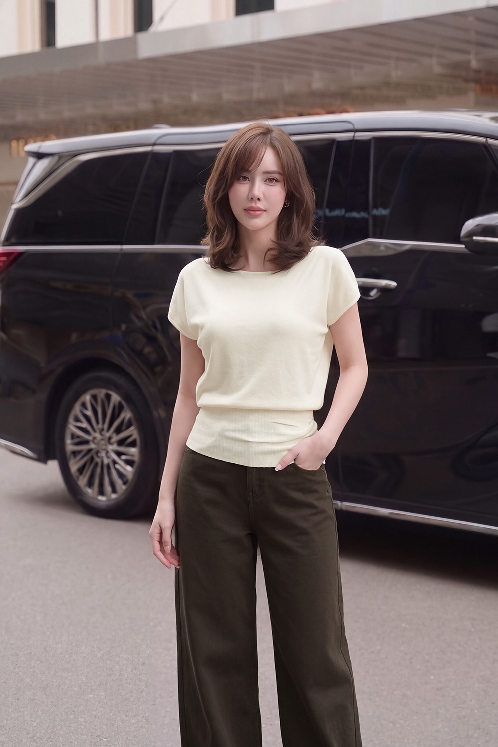 Áo len dệt kim cổ thuyền màu be