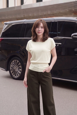 Áo len dệt kim cổ thuyền màu be