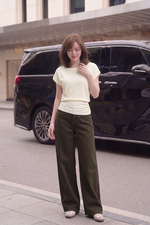 Áo len dệt kim cổ thuyền màu be