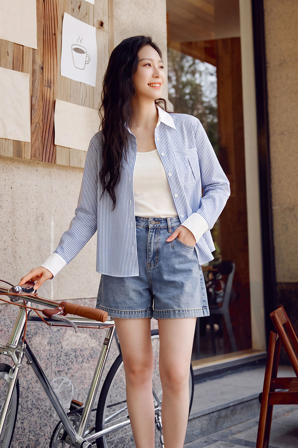 Áo sơ mi kẻ sọc xanh phối trắng