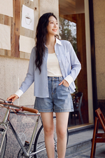 Áo sơ mi kẻ sọc xanh phối trắng